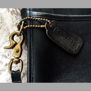 Vintage 1980’s Coach Purse w/ Gold Hardware!